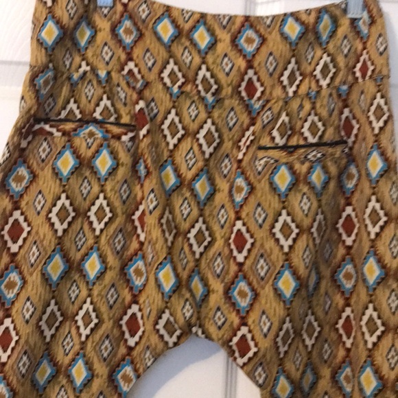 Patterned pants. - Picture 6 of 8
